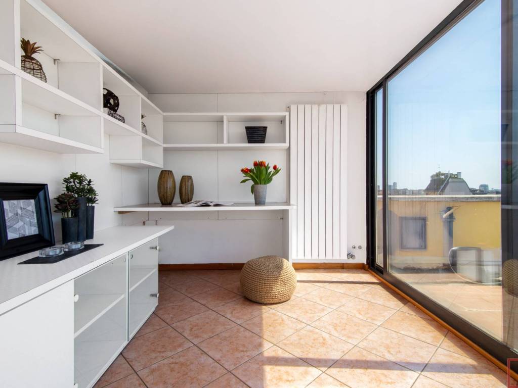 appartamento in vendita a Milano in zona Guastalla