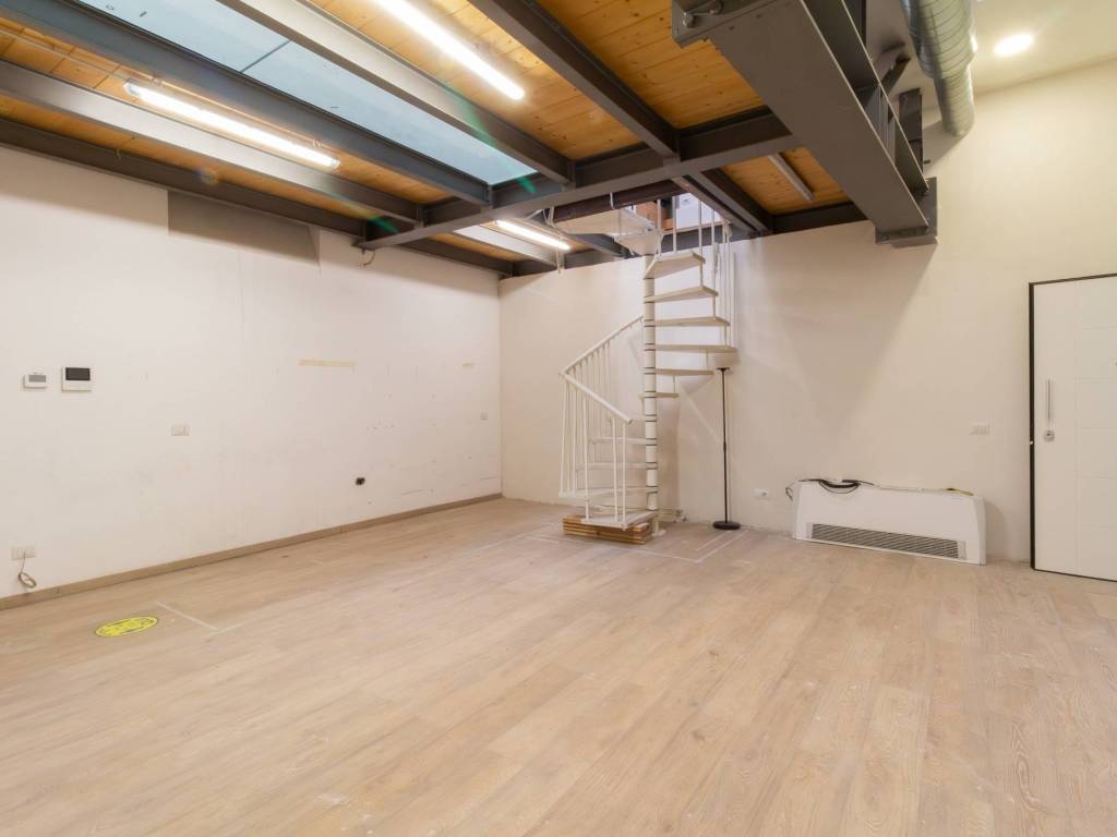 appartamento in vendita a Milano in zona Città Studi