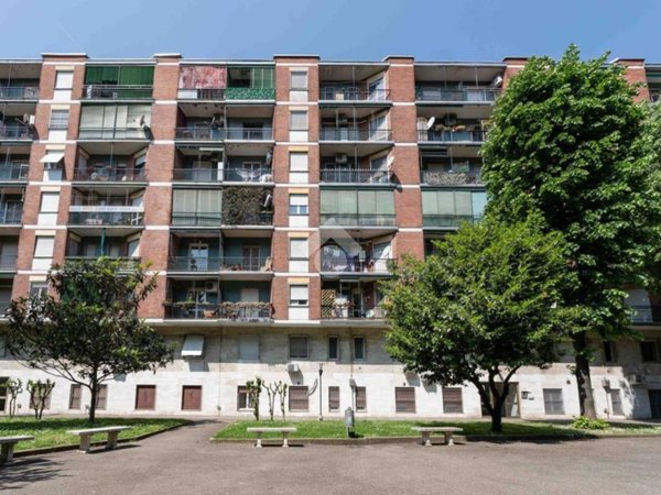 appartamento in vendita a Milano in zona Famagosta