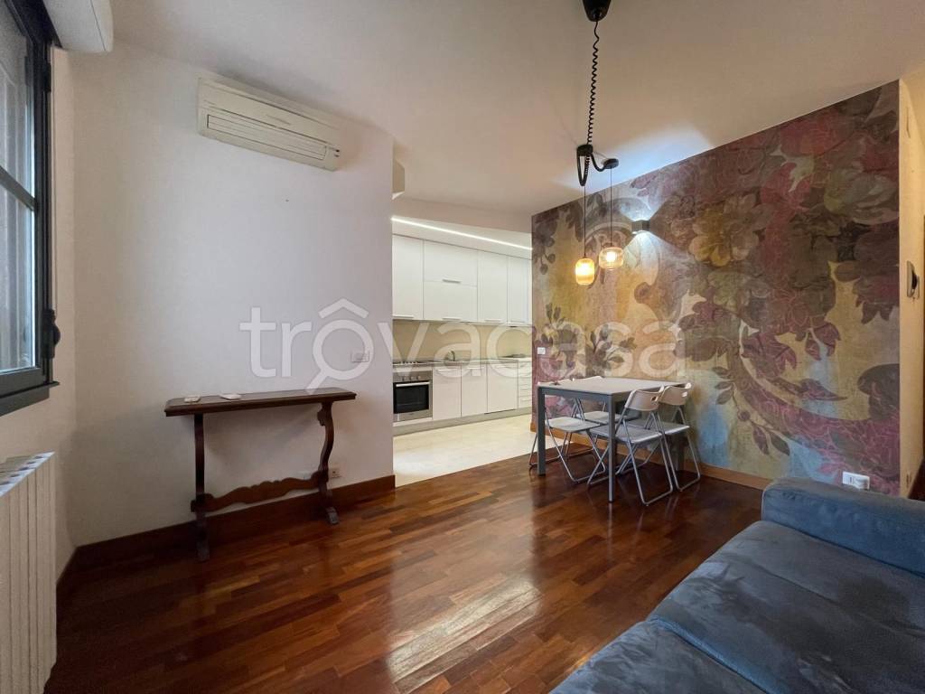 appartamento in vendita a Milano in zona Vigentino
