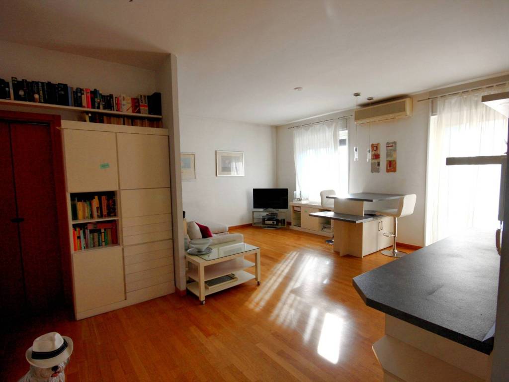 appartamento in vendita a Milano in zona Piazzale Lodi