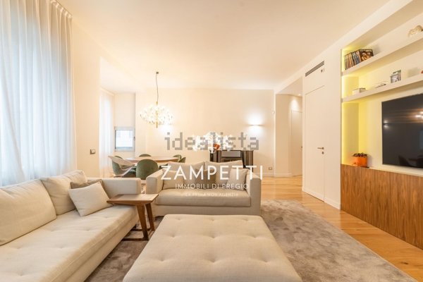 appartamento in vendita a Milano in zona Porta Nuova