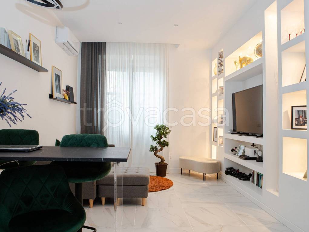 appartamento in vendita a Milano in zona Famagosta