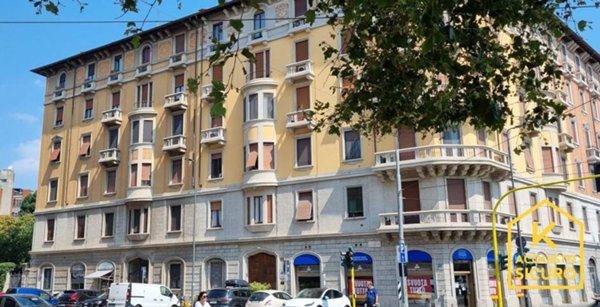 locale commerciale in vendita a Milano in zona Piazzale Lodi