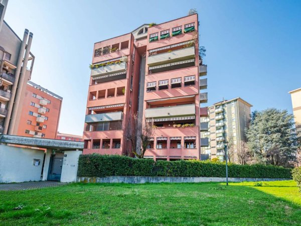 appartamento in vendita a Milano in zona Trenno