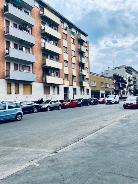 appartamento in vendita a Milano in zona Cascina dei Pomi