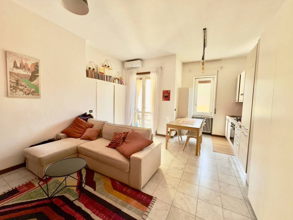 appartamento in vendita a Milano in zona Porta Nuova