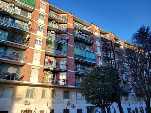 appartamento in vendita a Milano in zona Famagosta