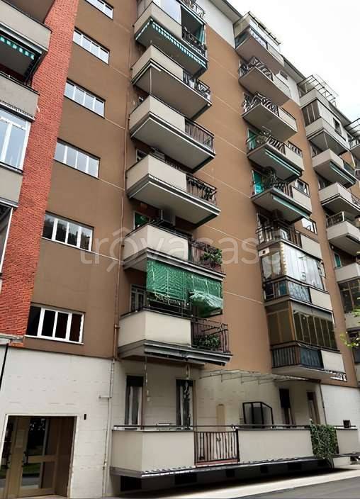 appartamento in vendita a Milano in zona Lorenteggio