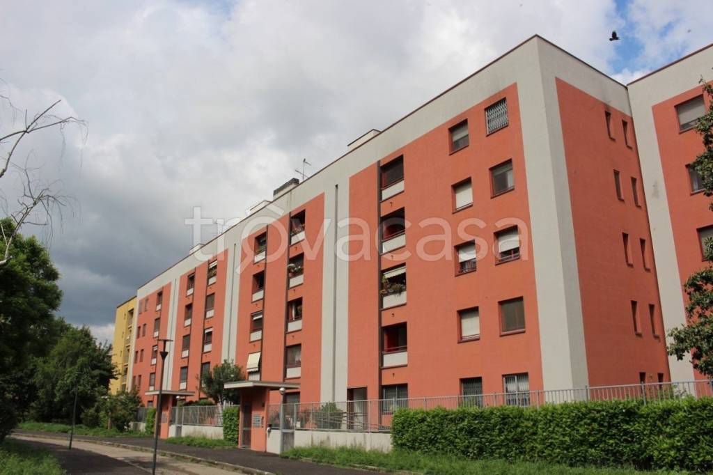 appartamento in vendita a Milano in zona Trenno
