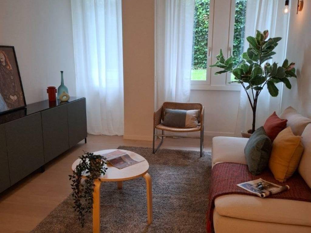 appartamento in vendita a Milano in zona Bocconi