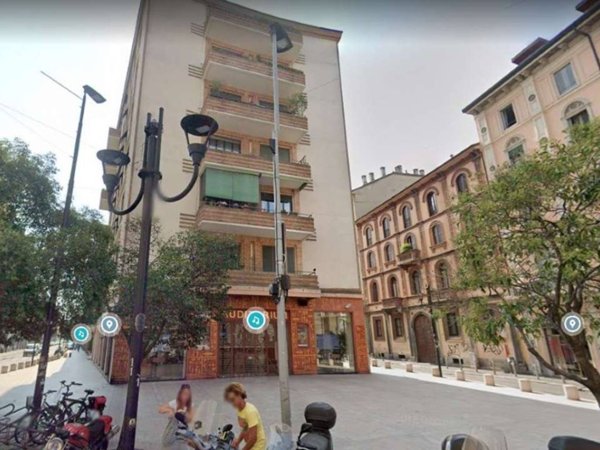 locale commerciale in vendita a Milano in zona Porta Genova