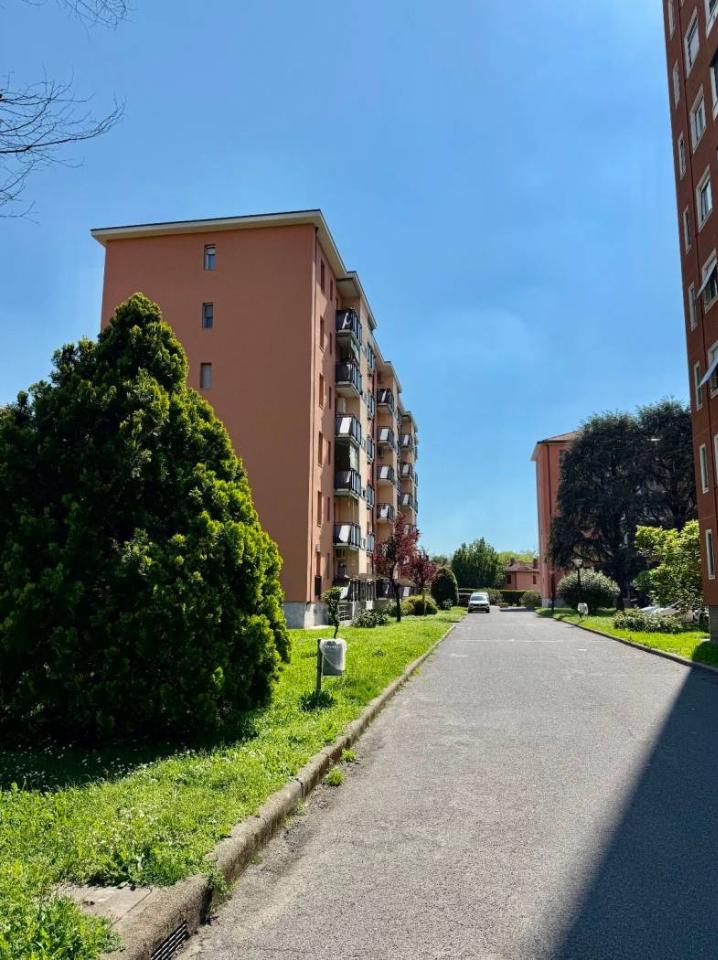 appartamento in vendita a Milano in zona Gallaratese