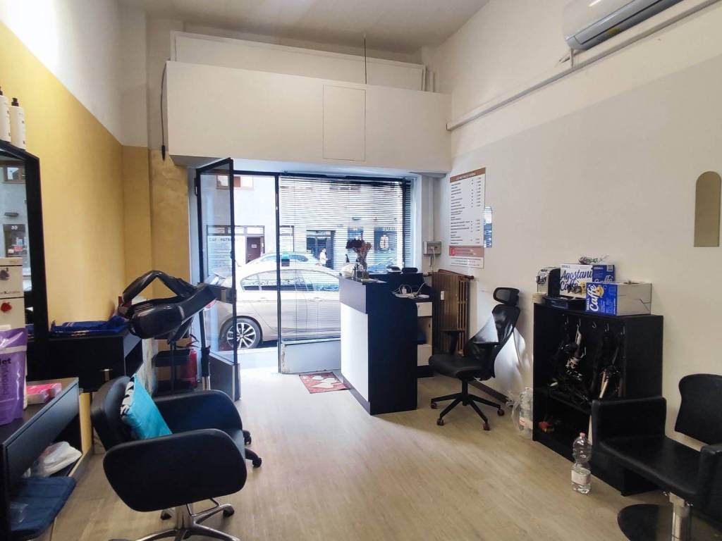 negozio in vendita a Milano in zona Adriano