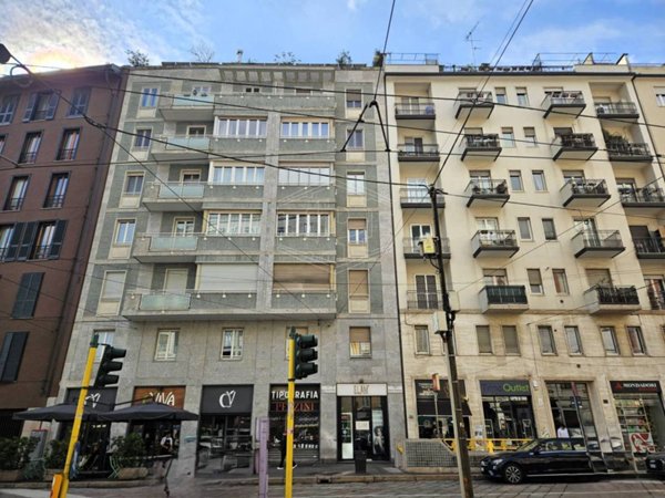 ufficio in vendita a Milano in zona Guastalla