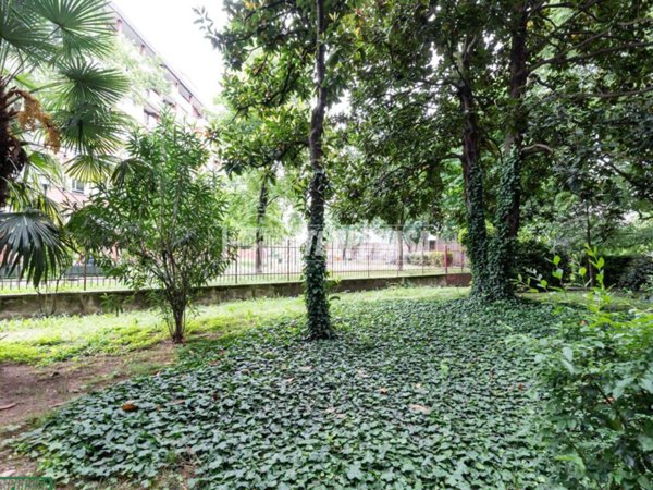 appartamento in vendita a Milano in zona Adriano