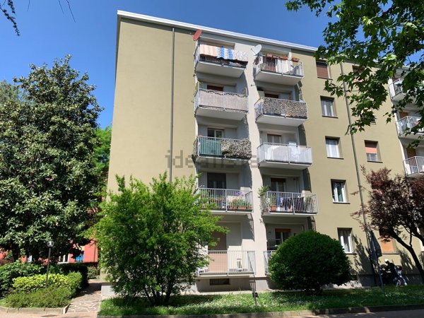 appartamento in vendita a Milano in zona Baggio