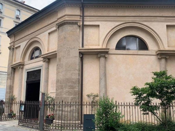 locale commerciale in vendita a Milano in zona Porta Venezia