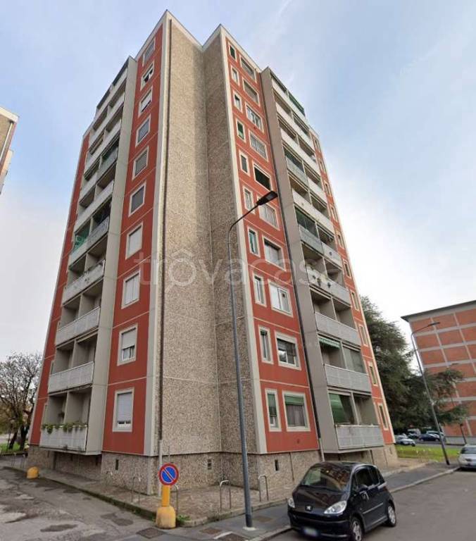 appartamento in vendita a Milano in zona Quartiere degli Olmi