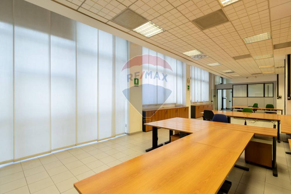 ufficio in vendita a Milano in zona Loreto