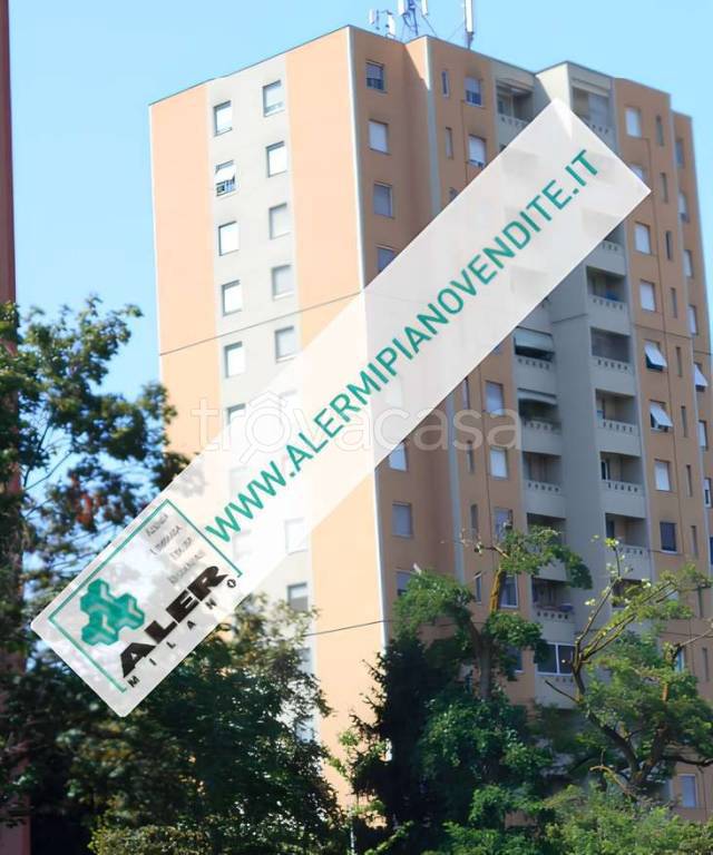 appartamento in vendita a Milano in zona Gallaratese