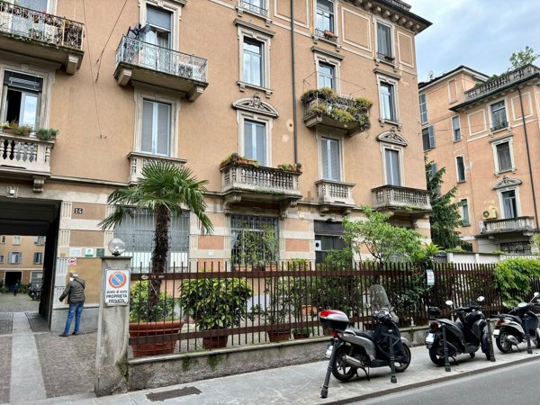 appartamento in vendita a Milano in zona Guastalla