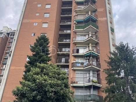 appartamento in vendita a Milano in zona Gallaratese