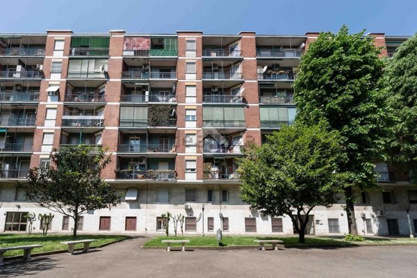 appartamento in vendita a Milano in zona Famagosta