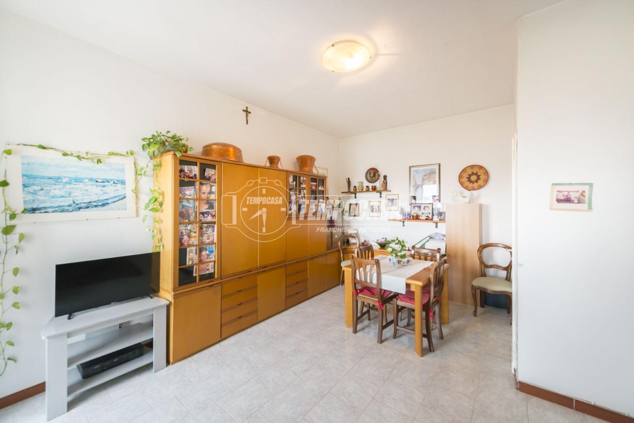 appartamento in vendita a Milano in zona Lorenteggio