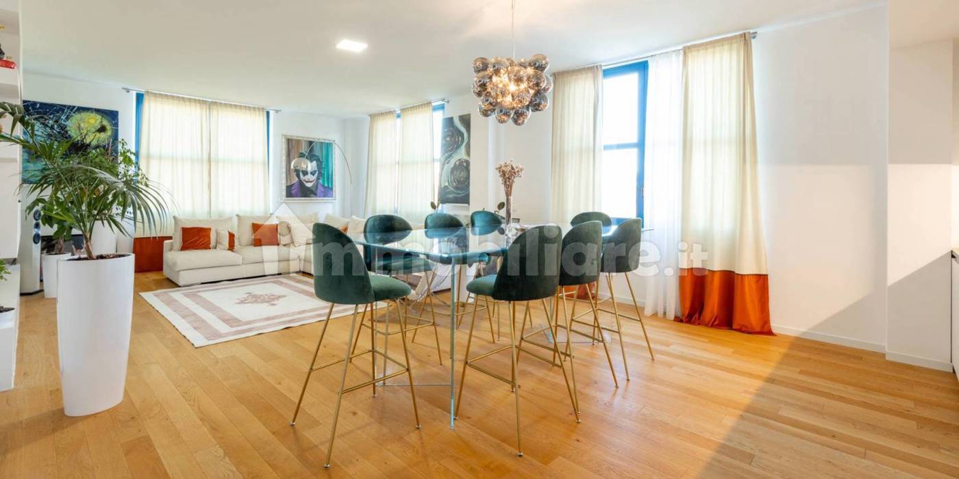 appartamento in vendita a Milano in zona Sant'Ambrogio