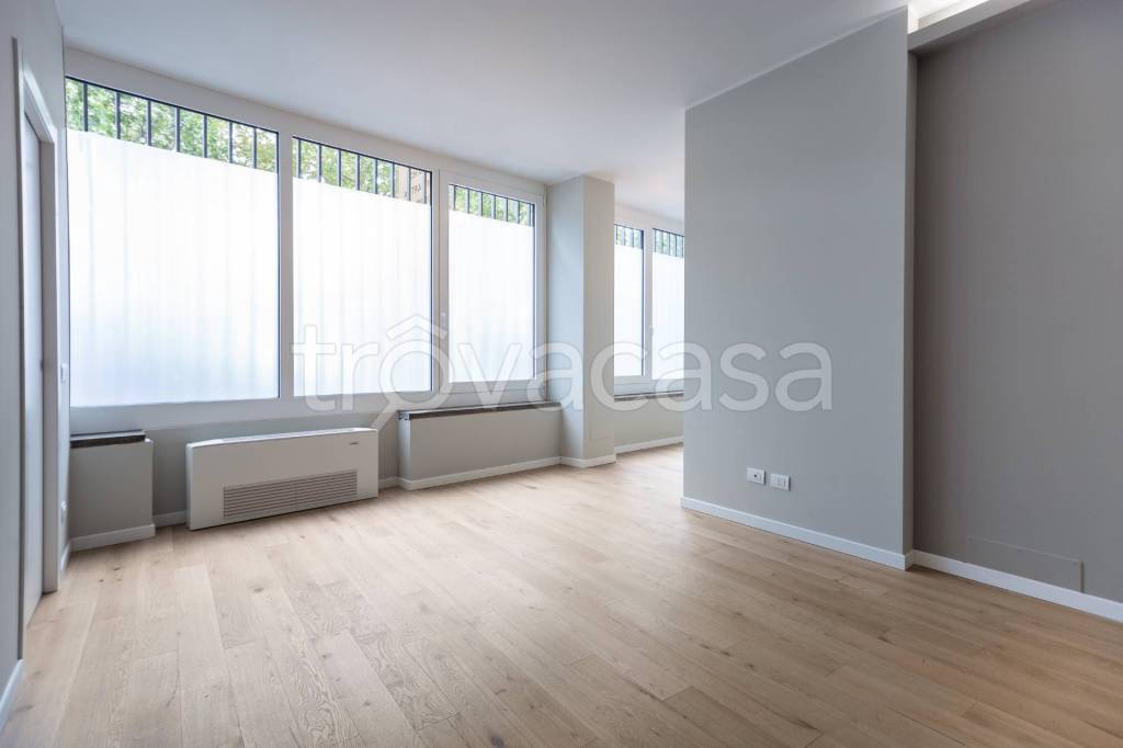appartamento in vendita a Milano in zona Sant'Ambrogio