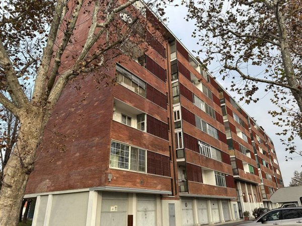 appartamento in vendita a Milano in zona Famagosta