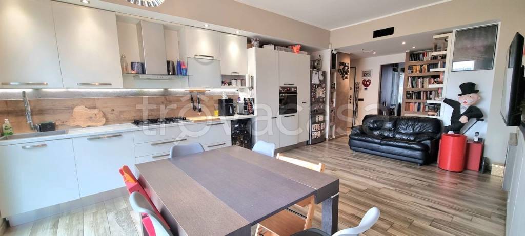 appartamento in vendita a Milano in zona Famagosta