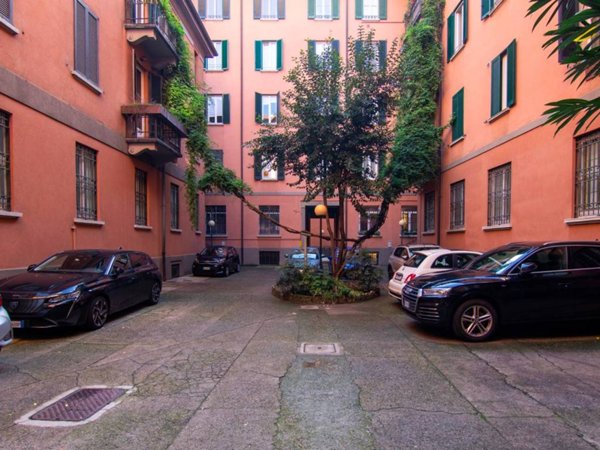 appartamento in vendita a Milano in zona Guastalla