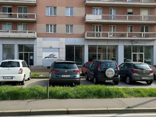 negozio in vendita a Milano in zona Vigentino