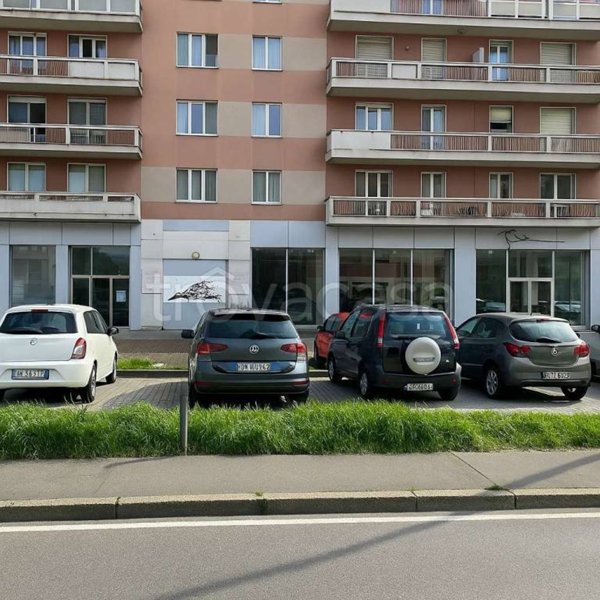 negozio in vendita a Milano in zona Vigentino