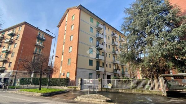 appartamento in vendita a Milano in zona Baggio