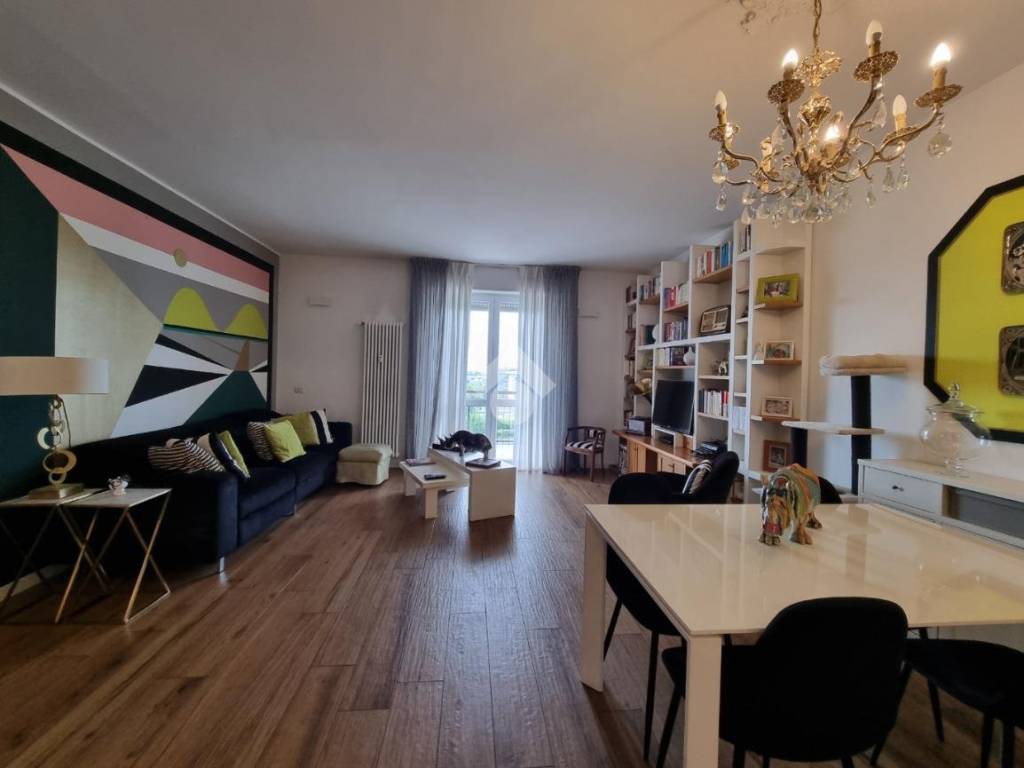 appartamento in vendita a Milano in zona Baggio
