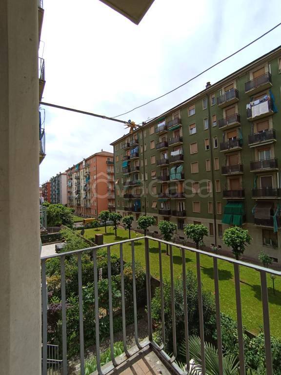 appartamento in vendita a Milano in zona Prato Centenaro