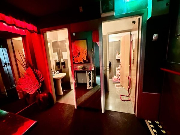 ufficio in vendita a Milano in zona San Cristoforo