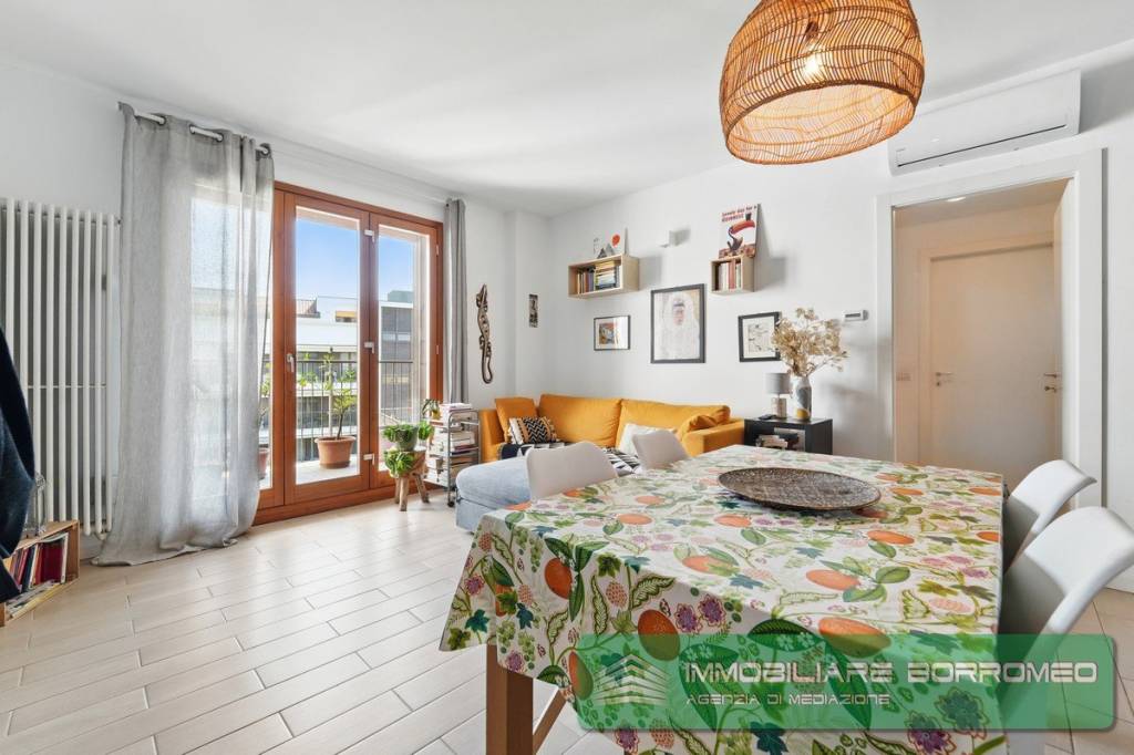 appartamento in vendita a Milano in zona Baggio