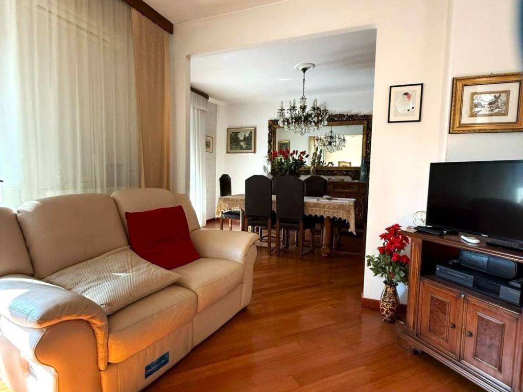 appartamento in vendita a Milano in zona Famagosta