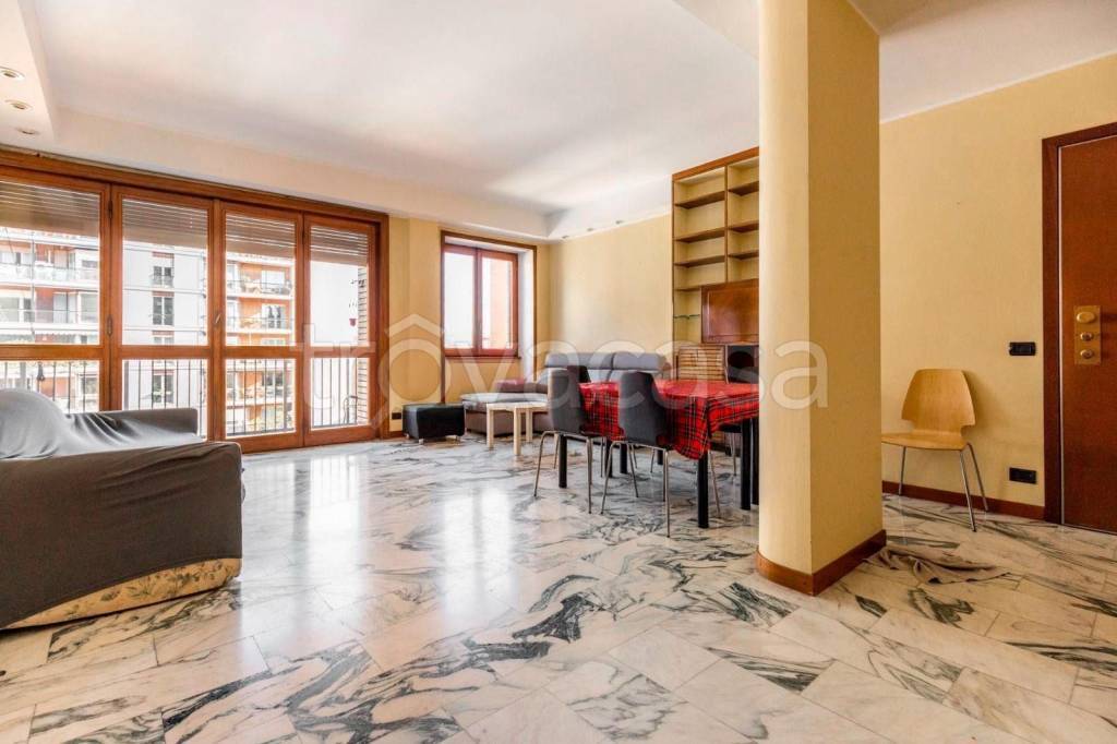 appartamento in vendita a Milano in zona Sempione