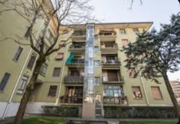 appartamento in vendita a Milano in zona Baggio
