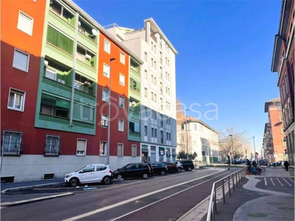 appartamento in vendita a Milano in zona Lorenteggio