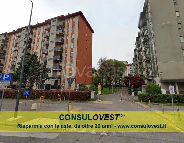 appartamento in vendita a Milano in zona Gallaratese