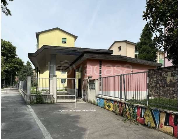 appartamento in vendita a Milano in zona Lambrate