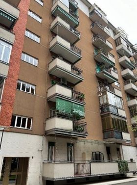 appartamento in vendita a Milano in zona Lorenteggio