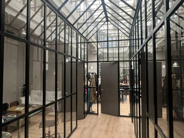 ufficio in vendita a Milano in zona Guastalla