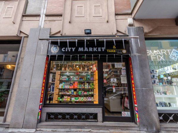 negozio in vendita a Milano in zona Sempione